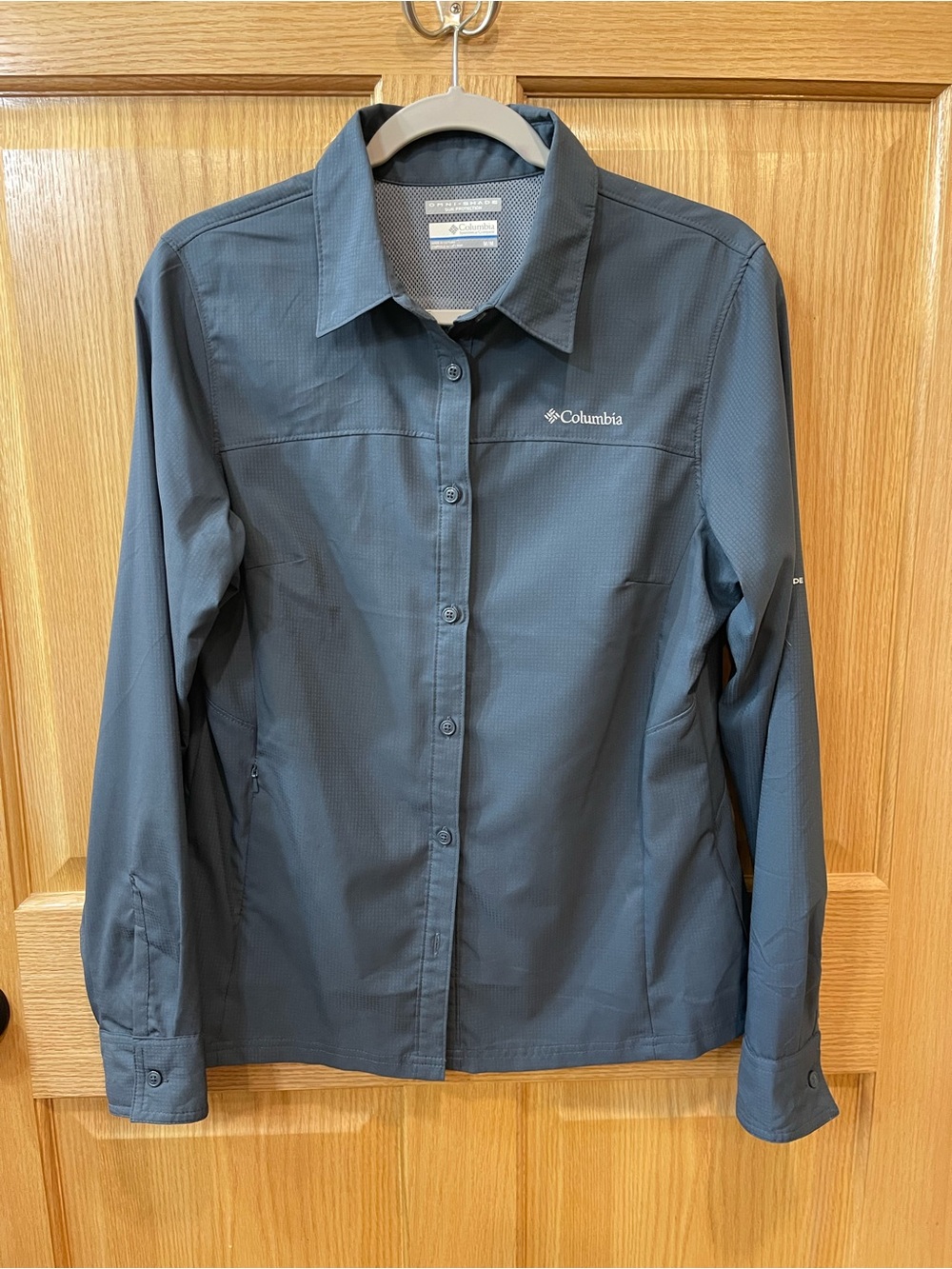 Columbia Women's Long-Sleeve Dark Gray Button-Front Shirt